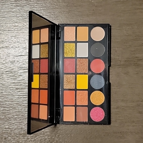 2 FOR $20. Kleancolor "Twinkly Love" Palette - Picture 4 of 5